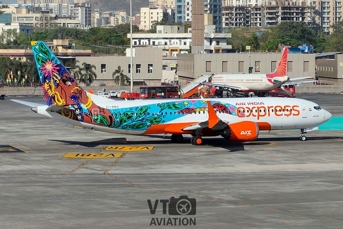 TeamVTAviation's tweet image. And here is the beautiful looking @AirIndiaX @Boeing 737-8 in 'The Flying Canvas' livery spotted at @CSMIA_Official! Isn't it a gorgeous piece of art on an airplane? 😍✈️

#Avgeek #Aviation #PlaneSpotting #AirIndiaExpress