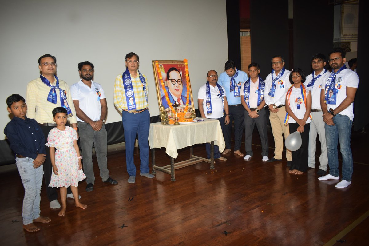 Mramcollege's tweet photo. बाबा साहब भीमराव अंबेडकर जी की जयंती मेडिकल कॉलेज के सरदार वल्लभ भाई पटेल प्रेक्षागृह में बहुत ही धूम धाम से मनाई गई। कार्यक्रम का शुभारंभ बाबासाहेब के चित्र पर माल्यार्पण के साथ हुआ। छात्रों ने सांस्कृतिक कार्यक्रम किए एवम् सीनियर संकाय सदस्यों ने अपने विचार व्यक्त किए। https://t.co/ot2yxCMqS3