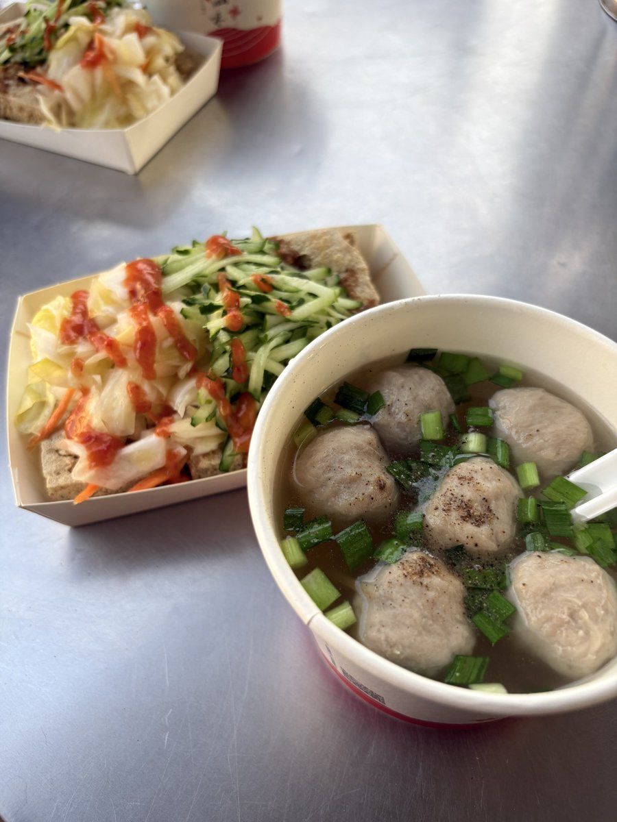 najdz14's tweet photo. stinky smell but it’s fvcking tasty good 👍🏼 stinky tofu and meatballs 🍲 https://t.co/4zU1tEfIoh