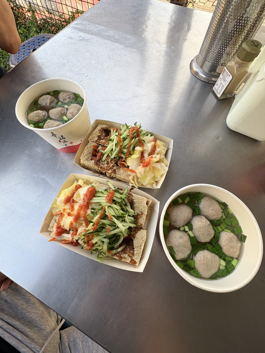 najdz14's tweet photo. stinky smell but it’s fvcking tasty good 👍🏼 stinky tofu and meatballs 🍲 https://t.co/4zU1tEfIoh