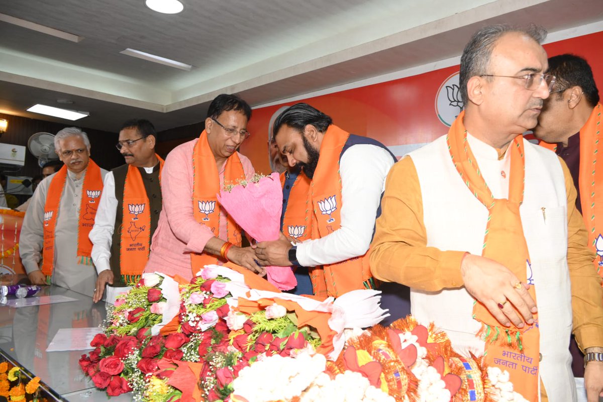 sanjayjaiswalMP's tweet image. भाजपा प्रदेश कार्यालय में आयोजित भाजपा विधानमंडल दल की बैठक में सम्मिलित हुआ और सर्वसम्मति से नेता चुने जाने पर श्री @samrat4bjp जी को हार्दिक बधाई एवं शुभकामनाएँ दीं।

#NDA4Bihar #SamratChoudharyji #BiharDevelopment

1/4