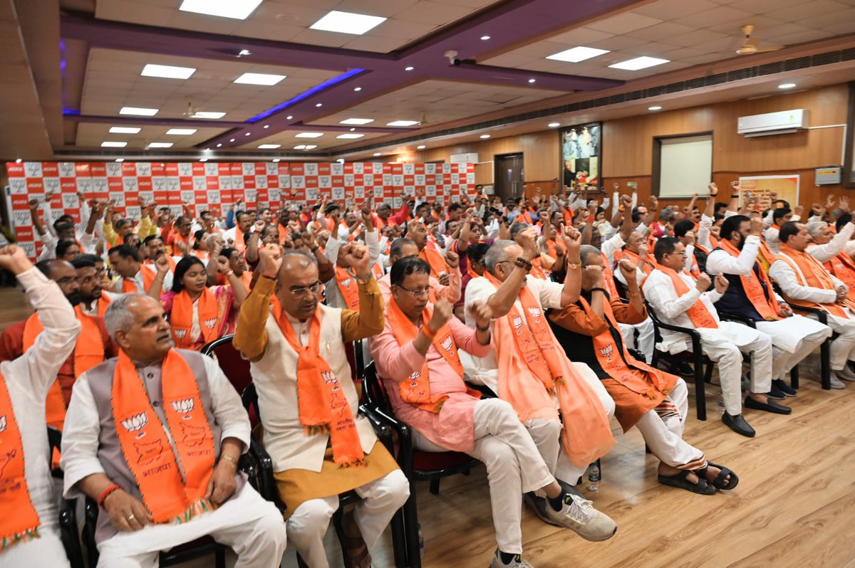 sanjayjaiswalMP's tweet image. भाजपा प्रदेश कार्यालय में आयोजित भाजपा विधानमंडल दल की बैठक में सम्मिलित हुआ और सर्वसम्मति से नेता चुने जाने पर श्री @samrat4bjp जी को हार्दिक बधाई एवं शुभकामनाएँ दीं।

#NDA4Bihar #SamratChoudharyji #BiharDevelopment

1/4