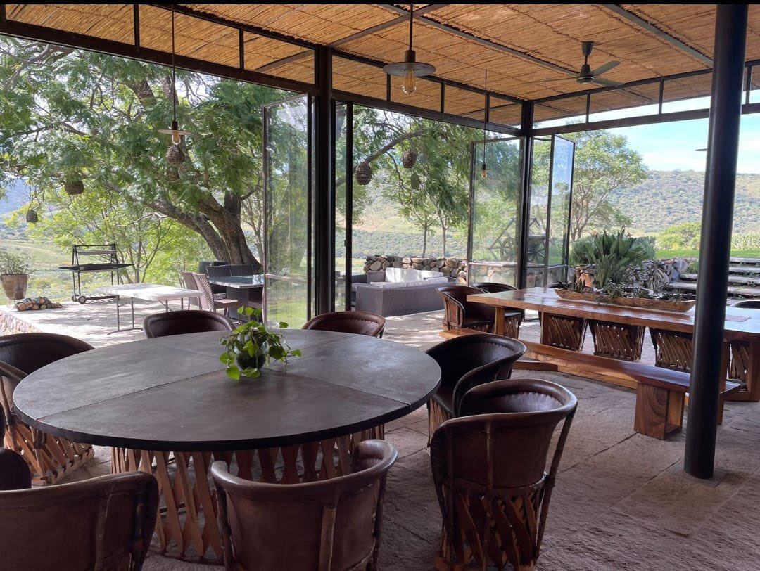 MAcunaRealtor's tweet photo. Award-winning ranch in Jalisco 🇲🇽
17 acres | orchards | stables | views

Now: ~$1.85M (was $34M MXN)
Valued at ~$2.6M

Own land, lifestyle &amp; income potential
📲 DM for details https://t.co/iuWzZVOnHp