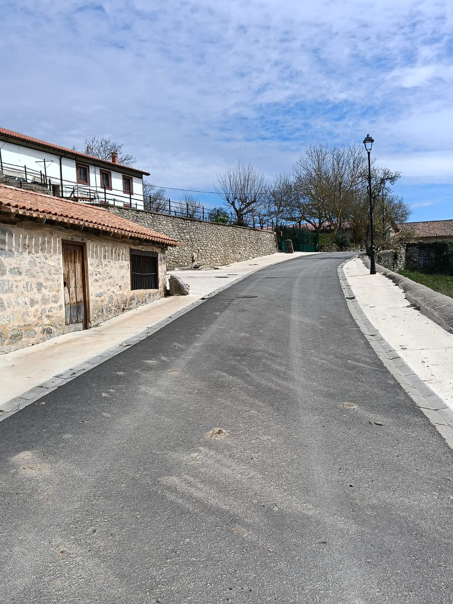 AcoaAke's tweet image. 📌 El #concejo de #Luna ha rematado el soterramiento de canalizaciones y la separativa de pluviales y fecales de #Arriano #Guillarte y Luna

#PlanForal #Erein

🚧Lunako kontzejuak Arriano, #Gibilloarrate eta Luna herrien urbanizazioa bukatu du 

@Kuartango_Udala @AnanakoKuadrila