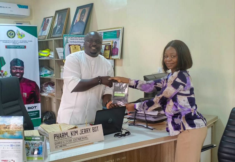 PPDC_ng's tweet photo. In preparation for the upcoming Jos Custodial Centre Medical Outreach, the Plateau State Team proactively engaged with the Director General of the Plateau State Drugs and Medical Commodities Management Agency to foster collaboration and build a strong partnership.

#ppdc #advocacy #partnership
