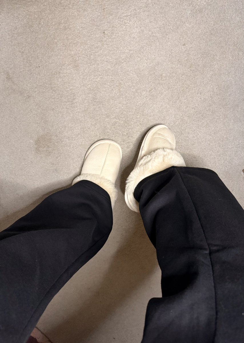 BareFootBunny tweet media