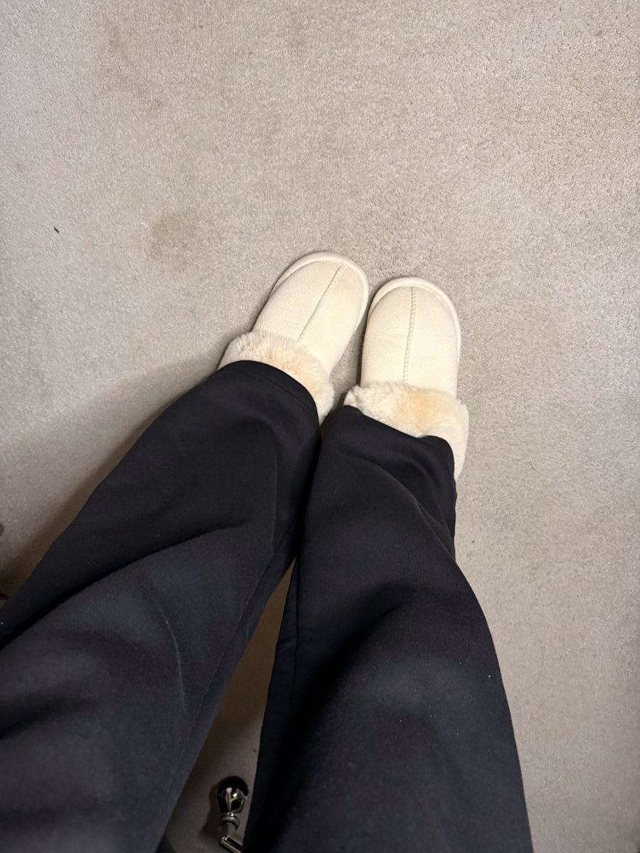 BareFootBunny tweet media