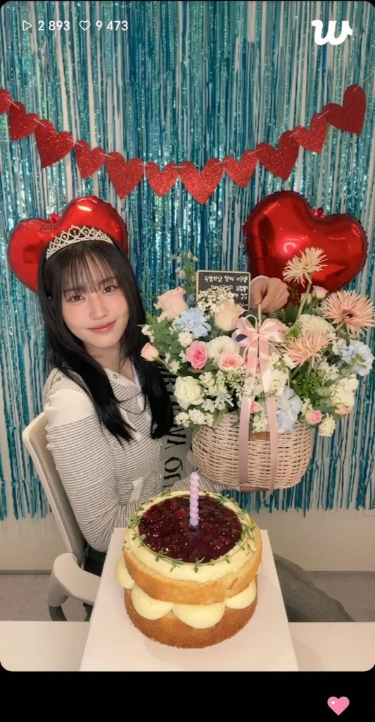 feliixsp's tweet photo. how beautiful she looked on her birthday live 🙏🏽 #Yoon t amo mucho Yooncita https://t.co/kg646rpj2K