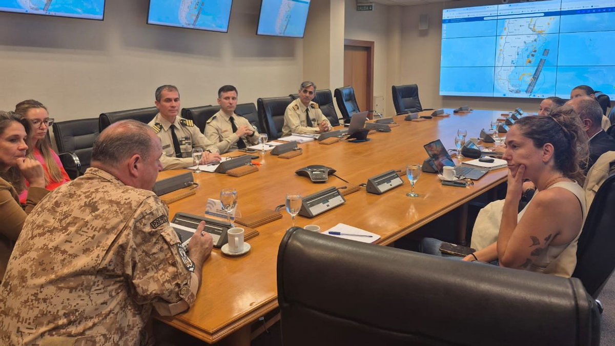 CirculoPA's tweet photo. Nos reunimos con la @PrefecturaNaval para profundizar sobre el Sistema Guardacostas y el rol de la tecnología en la lucha contra la pesca INDNR 🚢
👉 Sin monitoreo robusto no hay control posible: fortalecer estos sistemas es clave para una gobernanza pesquera efectiva. https://t.co/Awc2XDcxEw