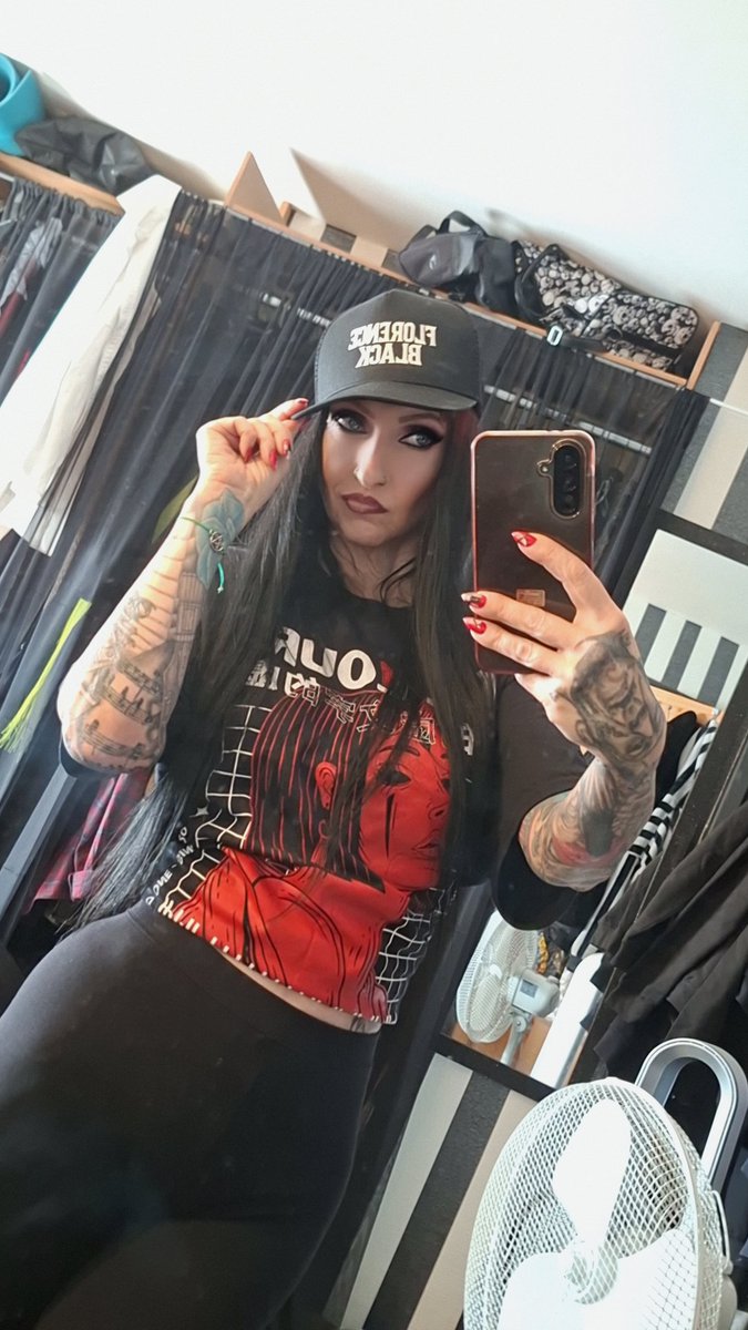 SusanWitch29's tweet photo. I do love a trucker hat........@florenceblackUK https://t.co/fJ4gAQu5bw
