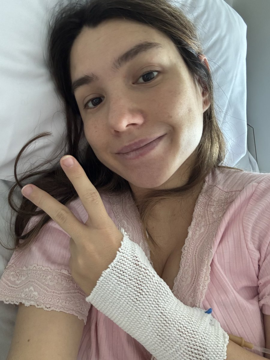 Lolita 👄 tweet media