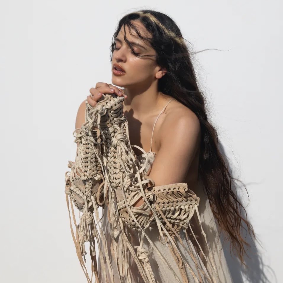 MOTOMAMlTOUR's tweet photo. Rosalía ha sido nominada en las siguientes categorías en los "American Music Awards" #AMAs : 

• Mejor Artista Femenina Latina
• Mejor Álbum Latino - LUX
• Mejor Video Musical - Berghain https://t.co/wPGSiV60y4