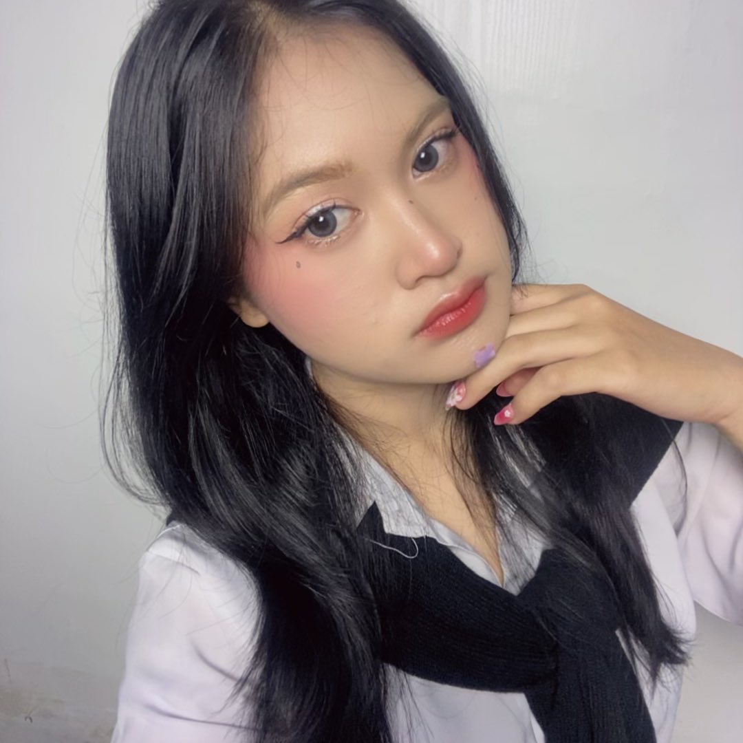 ludictionariz's tweet photo. Salah satu step makeup yang wajib aku lakuin biar mata keliatan hidup: pake eyeliner ✨ https://t.co/S3VZt4W5Ex