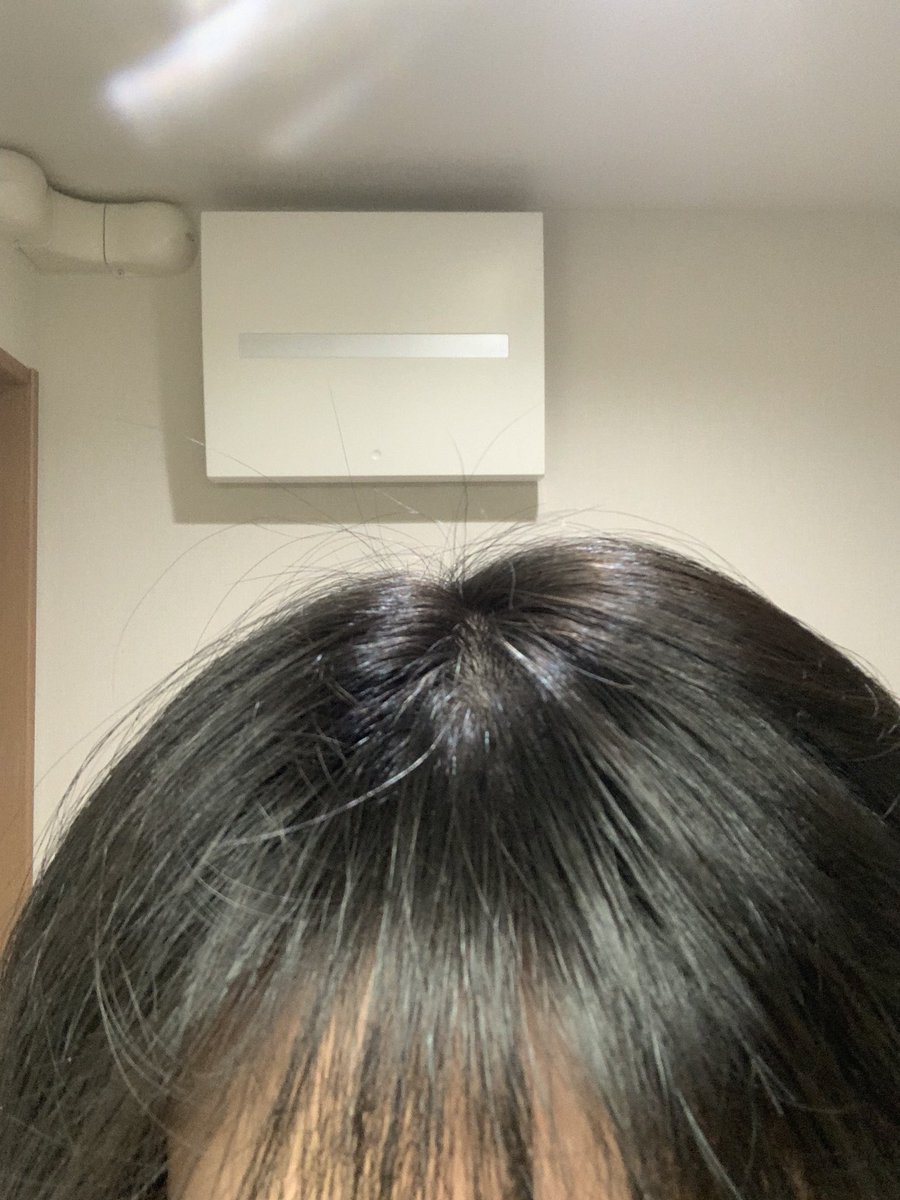 fumibun152's tweet photo. 使い心地が良くてリピート購入です。ナイトケア用に使っていますが、翌朝の髪のまとまりが良くなりました。寝ぐせもつきにくくなり、朝のスタイリングがかなり楽に！時短にもなるので忙しい日にも重宝しています。

#Pharma21 #Jbeauty #Haircare #シャンプー　#ヘアケア https://t.co/rd23O33bOy
