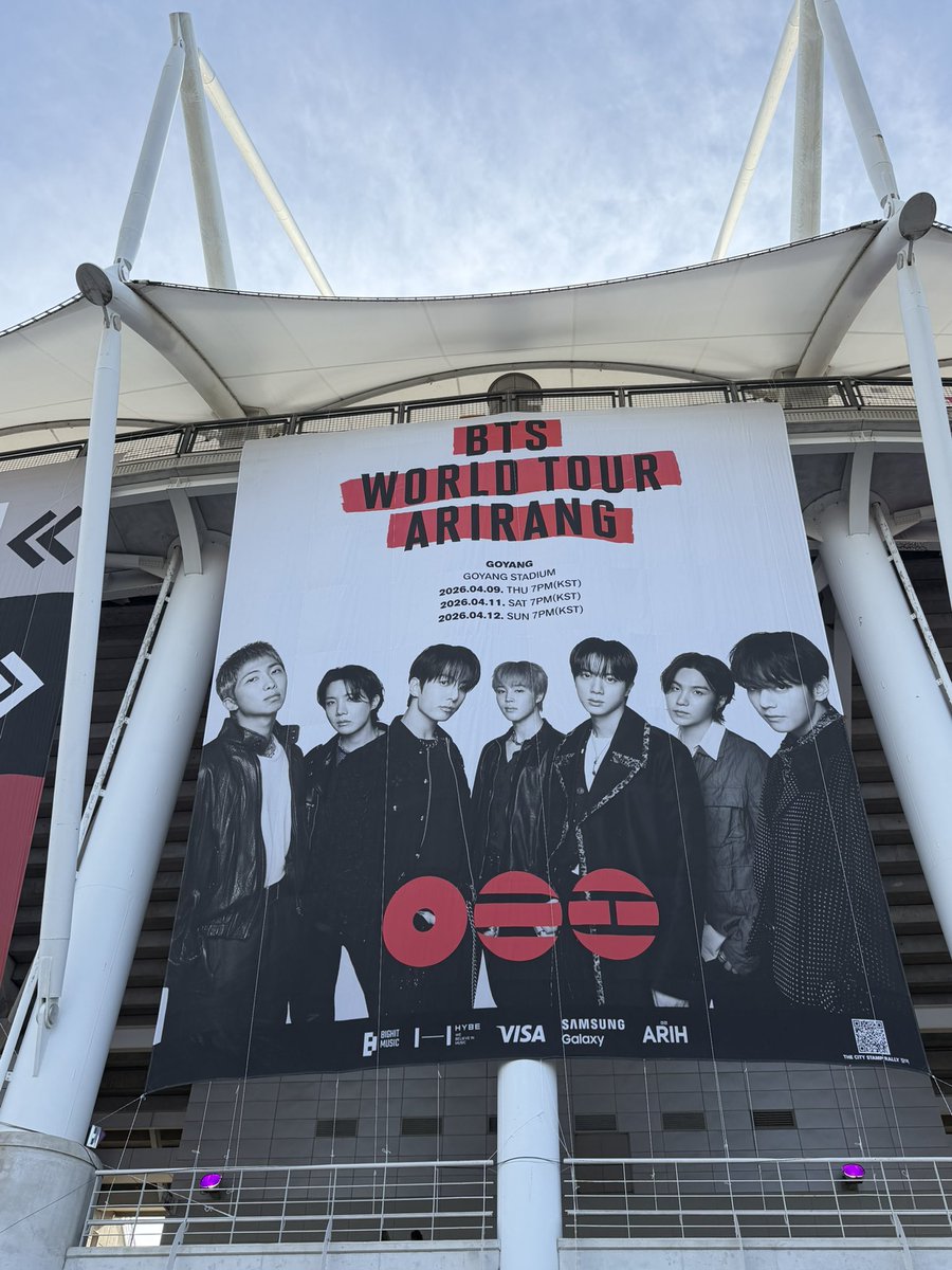 mama3230's tweet photo. 아미들도 방탄도 오래기다린 콘서트입니다. 그런데 암표상들이 판치고 초대권이 판치고 정작회사에서 아이코닉한 글로벌 가수라며 해외 팬들만 인정 하는 분위기?!?!? 아니 그러면 왜??? 아리랑을 곡에 넣으라고 압박함??? 한국 아미도 팬입니다.. 다만 한국 아미들은 높은 물가로 잠시 현생살이 해야하는 것을뿐 저희도 팬입니다.. 이번 부산콘에서는  한국먼저 선예매 하게 해주세요... 그리고 이번에 고양콘에서 연예인분들 시상식오신줄... 초대권 남발 하실거면 차라리 콘서트 못들어와서 밖에서 서성거리는 팬들 나눠주세요. 연예인들도 똑같이 티켓팅 하고 오라고 하시고요.. 저희도 현생살이 하면서 몇날 며칠 잠못하고 하면서 구한 티켓이고 자리입니다.. 
@HYBEOFFICIALtwt 
@BIGHIT_MUSIC 
@mcstkorea 
@Hwiyoung_Chae