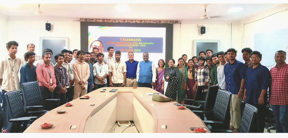 sadimela5034's tweet image. డాక్టర్ బాబాసాహెబ్ అంబేద్కర్ గారికి 135వ జయంతి సందర్భంగా ఆయనకు ఘనంగా  కేంద్రీయ గిరిజన విశ్వవిద్యాలయంలో నివాళులు అర్పించడం జరిగింది @ctuap @ambedkariteIND @jaibeem @DalitDastak @MissionAmbedkar #14thapril2026 #fatherofthenation