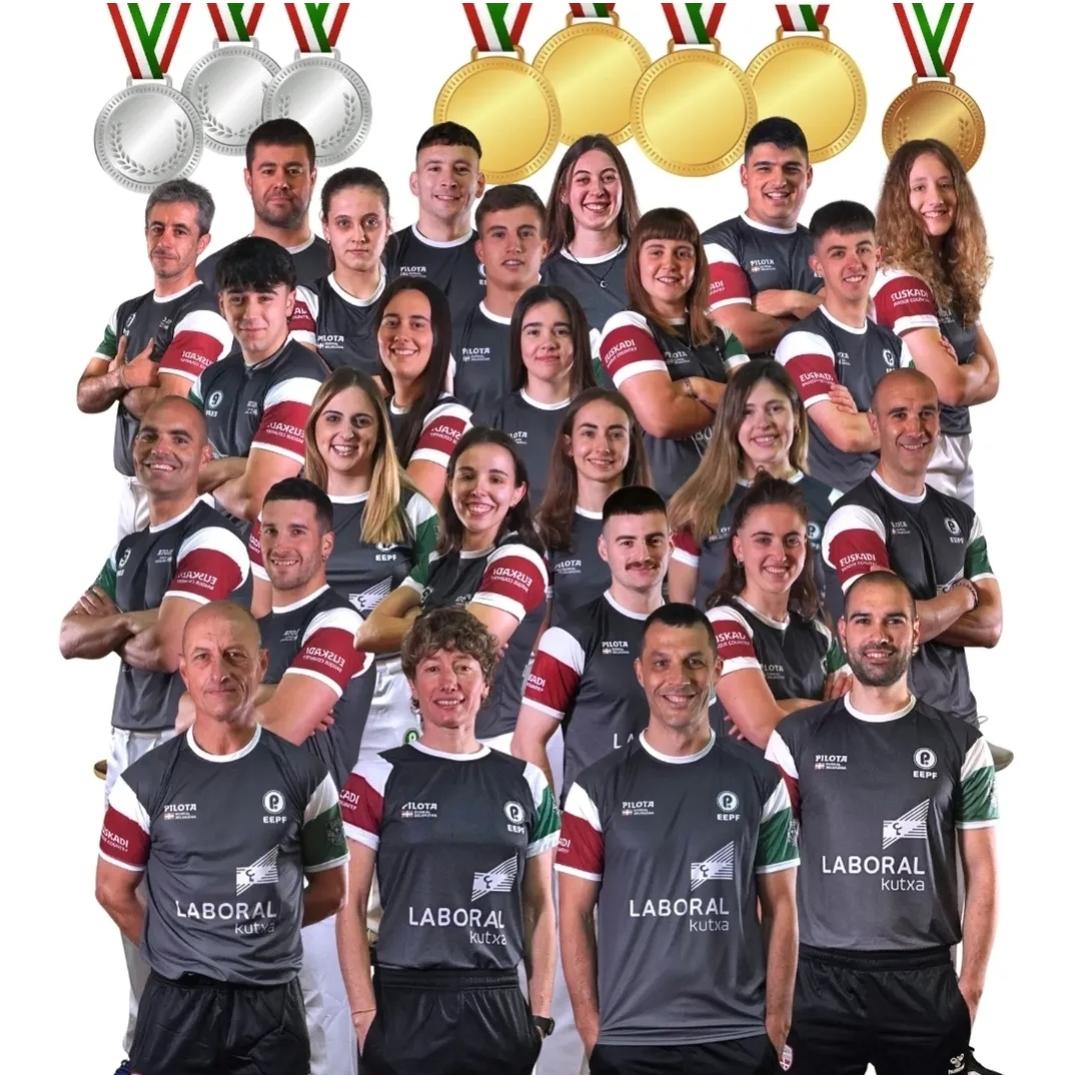BilduLeioa's tweet photo. Zorionak Euskal Pilota selekzioari! 

Guztira 8 domina Mendozan (Argentina) jokatutako Munduko txapleketan!

Selekzioan Eneko Uribe leioaztarrak hartu du parte.

Zorionak!

Euskal selekzioen ofizialtasuna orain! https://t.co/7pEBIyp5mV