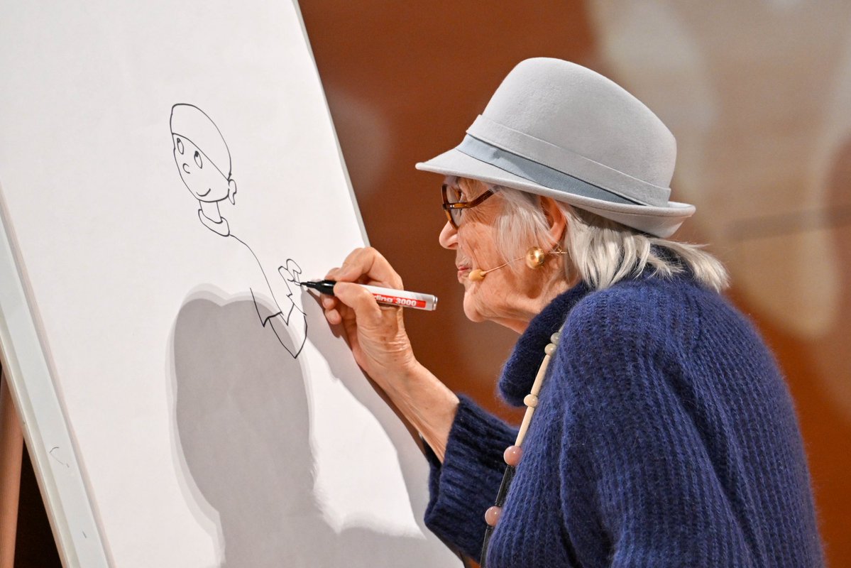 govgirona's tweet image. 🏥 Acte central de celebració dels 70 anys de l'@htrueta.

La #consellera @SilviaPaneque, acompanyada del #delegat, Xavier Guitart, va destacar la importància del Trueta per la ciutat i les comarques gironines i va reafirmar el compromís del @govern amb el futur Campus de Salut.