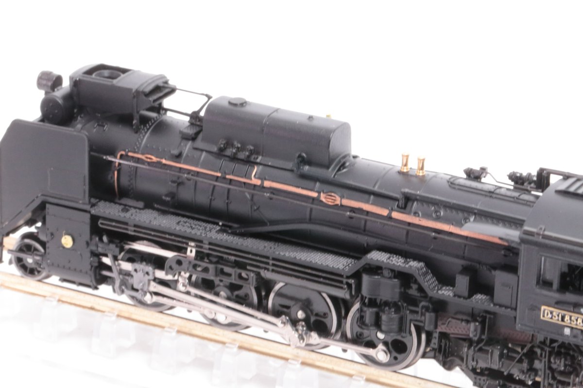kazushiro1762's tweet photo. KATOベースでD51 858号機。
折れの無い戦時鋼製化デフに煙室扉のみ切取と横一文字の手すり、カマボコドーム、ヒサシ延長などなかなか特徴的な個体。
某所のあまりにもあんまりなD51 858に我慢できず「これで精密加工品とか」とポストをした件の言い訳というか… 自分はどうなんだと言われた気がして… https://t.co/tkpWW6E9vs