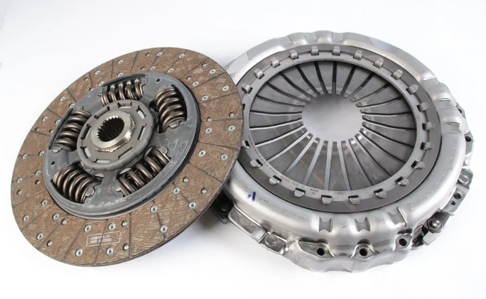 ULTPowertrain's tweet photo. ⚙️ Time is money — stop wasting both.

Complete Clutch Kits from ULT Powertrain have everything your shop needs. Built for Volvo/Mack, Freightliner & Western Star.

💥 One order. One delivery. Zero guesswork.

Less downtime. More miles.

#ULTPowertrain #HeavyDutyTrucks #ClutchInstallation #TruckRepair #DieselTechnician #AftermarketParts #FleetMaintenance