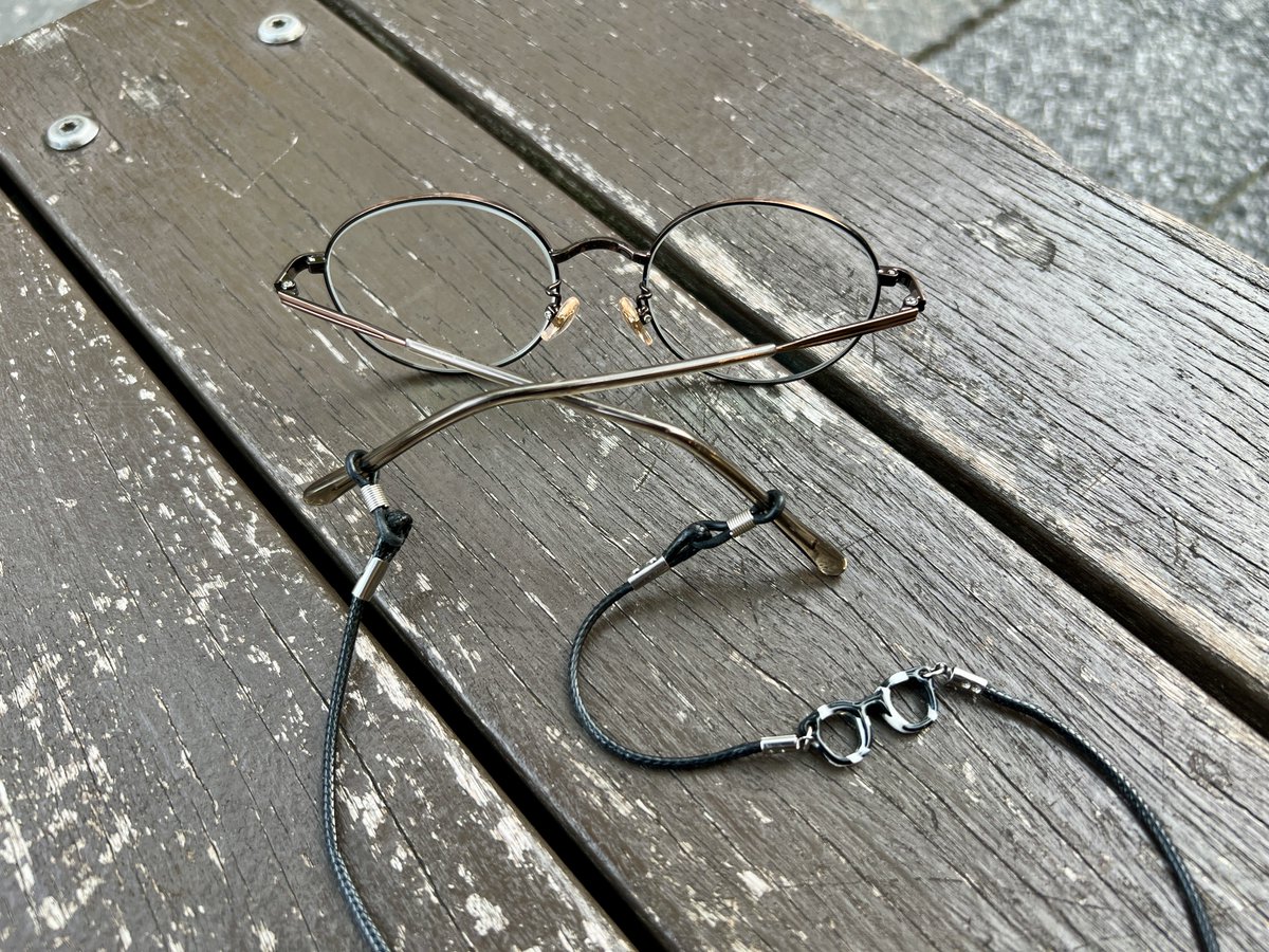 ishihara_takibi's tweet photo. メガネのつるが壊れたのでOWNDAYSで新調したらもう一個メガネが付いてた。 https://t.co/T3OtUXU3mg
