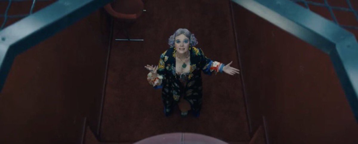 taskmasterfan's tweet photo. i love how every effie outfit we’ve seen has black, aligning her with district twelve / the newcomers and less of the garish styles of the capitol. it’s such a clever way to show her morality ! https://t.co/X6lJcsmzP1