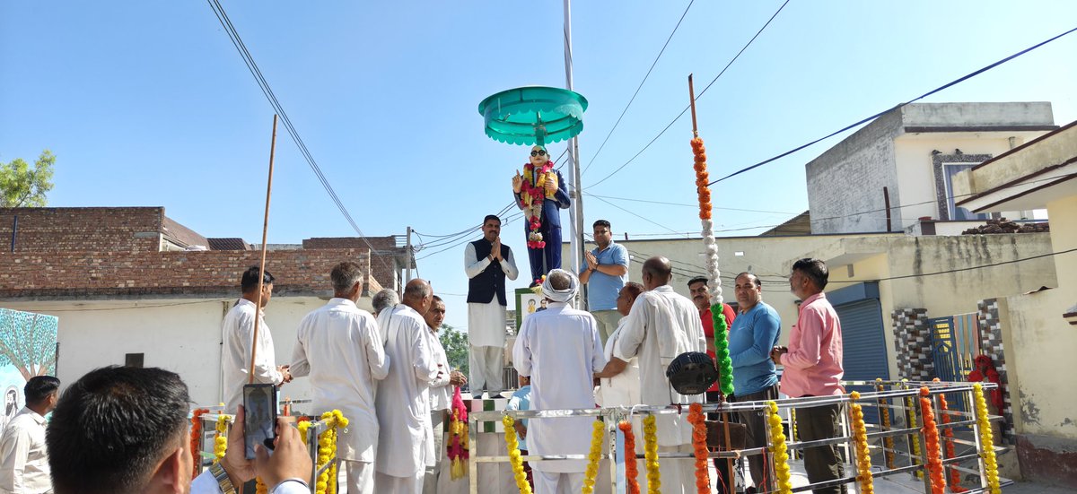 SATPALJAMBA's tweet image. भारत रत्न भीमराव अंबेडकर (बाबा साहेब) जी की 135वीं जयंती पर ग्राम रसीना में नमन किया तथा ग्राम पाई में आयोजित रक्तदान शिविर में मुख्य अतिथि के रूप में शामिल होकर दीप प्रज्वलित कर शुभारम्भ किया।

#blooddonate #jaibhim