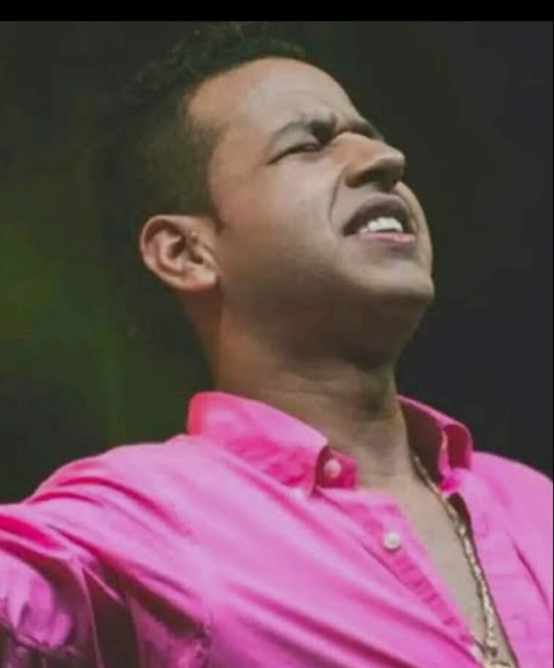 P_Cultural's tweet image. Nueve años sin el artista carismático, querendón, que supo ganarse un lugar propio en la historia del vallenato: Martín Elías. En su tumba se vuelven a repetir lágrimas, cantos y la tristeza que no se mide en palabras, sino en el vacío que dejó.

panoramacultural.com.co/musica-y-folcl… #Qepd