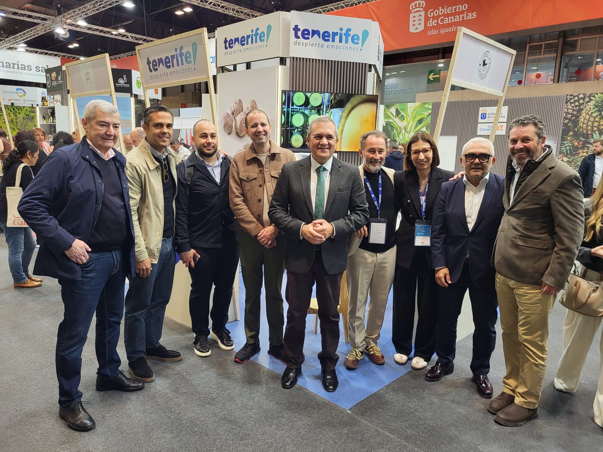 CabildoTenerife's tweet image. 🧀🍷 #SECTORPRIMARIO 𝗟𝗮 𝗲𝘅𝗰𝗲𝗹𝗲𝗻𝗰𝗶𝗮 𝗱𝗲𝗹 𝘀𝗲𝗰𝘁𝗼𝗿 𝗽𝗿𝗶𝗺𝗮𝗿𝗶𝗼 𝘁𝗶𝗻𝗲𝗿𝗳𝗲𝗻̃𝗼, 𝗲𝗻 𝗲𝗹 𝗦𝗮𝗹𝗼́𝗻 𝗱𝗲𝗹 𝗚𝗼𝘂𝗿𝗺𝗲𝘁 𝗱𝗲 𝗠𝗮𝗱𝗿𝗶𝗱 #SG26.

🍽️ 4 jornadas de feria para promocionar y degustar los 𝗽𝗿𝗼𝗱𝘂𝗰𝘁𝗼𝘀 𝗱𝗲 𝗸𝗶𝗹𝗼́𝗺𝗲𝘁𝗿𝗼