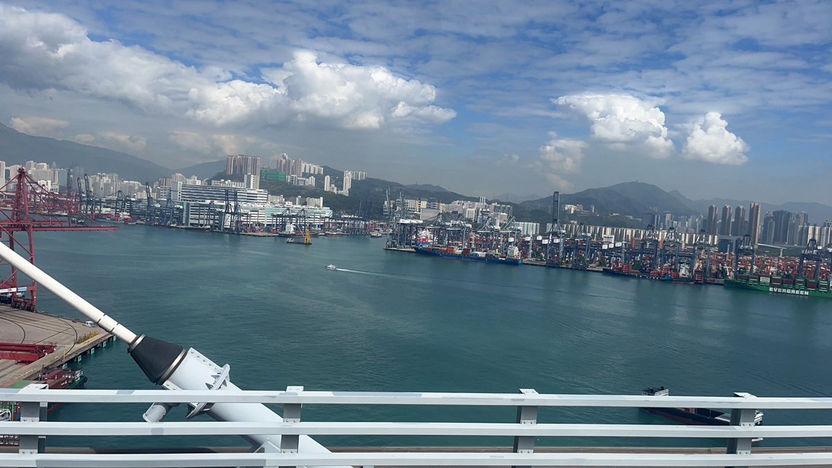 gracexm2010's tweet image. 这趟三代人港澳自由行（就是我2月初发的这条帖）结束后，孩子很认真地对我说：  

“从现在到高三毕业，我就不和您们出去玩了。  
等上大学，我自己去，或者和同学一起。”  

那一刻，我心里轻轻“咯噔”了一下：
有些“陪伴”，原来是有截止日期的😂

作为一个 #成长型妈妈 ，