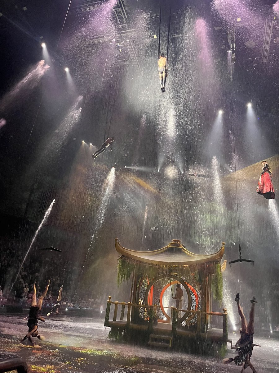 gracexm2010's tweet image. 这趟三代人港澳自由行（就是我2月初发的这条帖）结束后，孩子很认真地对我说：  

“从现在到高三毕业，我就不和您们出去玩了。  
等上大学，我自己去，或者和同学一起。”  

那一刻，我心里轻轻“咯噔”了一下：
有些“陪伴”，原来是有截止日期的😂

作为一个 #成长型妈妈 ，