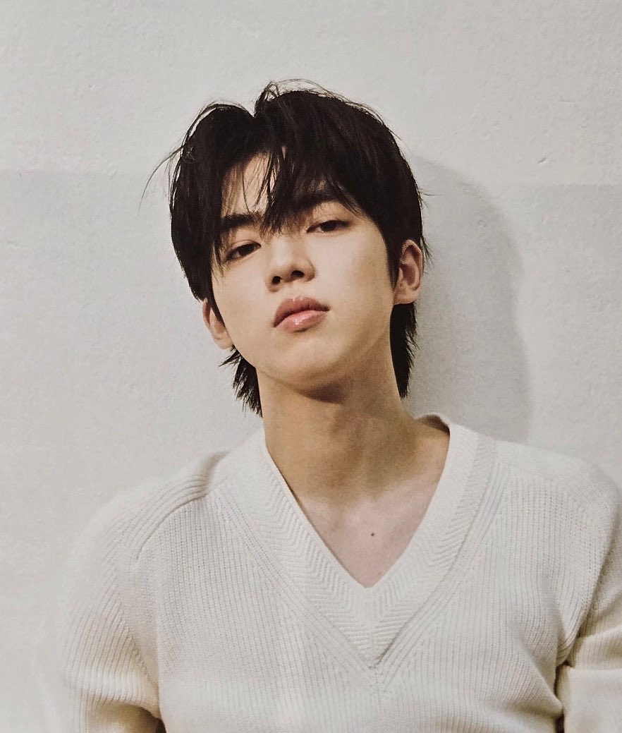 아니 이 사이에 8년이...??!!!
아직 고딩얼굴 보여서 대조해보니 선이 더 굵어지긴 했다 ㅋㅋ