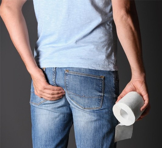 docakx's tweet photo. Smartphone users on the toilet seat are at high risk of developing hemorrhoids/piles.

Main reason: They sat 5× longer on average (37% of phone users stayed >5 minutes vs. 7% of non-users). 

Smartphone users had a 46% higher risk of hemorrhoids (after adjusting for age, sex, BMI, exercise, fiber intake, and straining).  

This was a cross-sectional study of 125 adults undergoing colonoscopy. 66% used smartphones on the toilet.