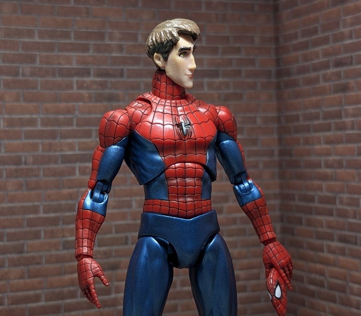 JJ88564646's tweet photo. ↑MAFEXのコミック版のスパイダーマンに着けてみても良いかも。

目が怖いしあまり似てないけど、とにかく雰囲気で楽しめるし何より思い出の大好きなピーターが形になったので個人的には大満足です笑

#スパイダーマン
#TNAS
#アメトイカスタム
#カスタムフィギュアが見れるタグ https://t.co/ytmYnf7A2z