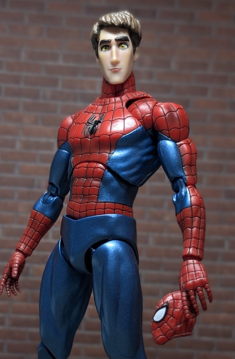 JJ88564646's tweet photo. ↑MAFEXのコミック版のスパイダーマンに着けてみても良いかも。

目が怖いしあまり似てないけど、とにかく雰囲気で楽しめるし何より思い出の大好きなピーターが形になったので個人的には大満足です笑

#スパイダーマン
#TNAS
#アメトイカスタム
#カスタムフィギュアが見れるタグ https://t.co/ytmYnf7A2z