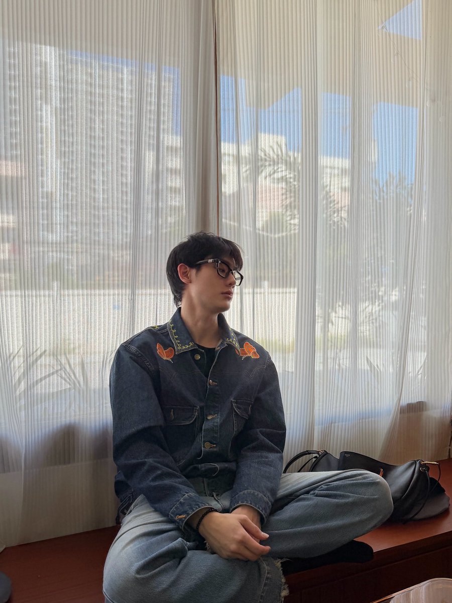 bookfamily_'s tweet image. 🗓️ 140426
IG ─ Post kasibook_

💬 :  EIEI
📎 instagram.com/p/DXHK-QTFA-D/…

#kasibook 
#ชาวบรรณา #เจ้าพวกมะเขือเทศ