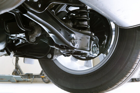 qte_auto's tweet image. 🔧 6 Signs Your Control Arm Is Going Bad

Clunks. Vibration. Uneven tire wear.

Ignore them and you're looking at bigger repairs down the road. Know the causes, catch it early and get it fixed.

👉 shorturl.at/qmHrt

#ControlArms #Suspension #Chassis #AutoRepair #AutoParts
