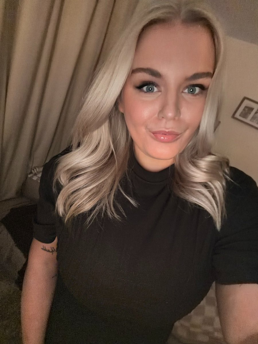 fairy92x's tweet image. Good hair day 💁🏼‍♀️ #selfie #goodhairday