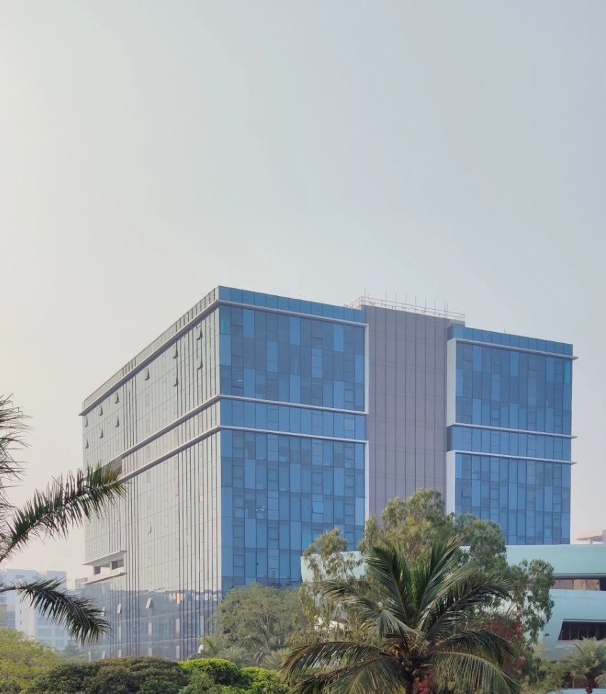 UpdatesChennai's tweet image. Glimpses of the new L&amp;amp;T Tech Centre (TC-4) - A 13 storey tall building with a built up area of 667,417 sqm opened recently at Manapakkam Campus… #Chennai #Office 🏗️🌇
