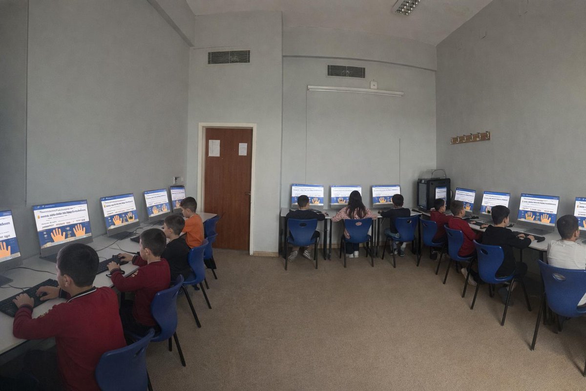 Ipekyol_GM's tweet photo. On parmak klavye tekniğini öğrenerek daha hızlı, doğru ve rahat yazmayı keşfedin.
Dijital dünyada kendini geliştirmek isteyen tüm gençleri klavye eğitimimize bekliyoruz. 💻✨ https://t.co/h0foSRzPrJ