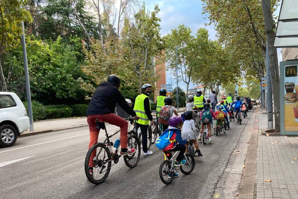 MomentumMag's tweet photo. Lisbon to Host Global Bike Bus Summit as Movement Continues to Grow.
https://t.co/DzW1ibdmUU https://t.co/gBgGPF8AGD