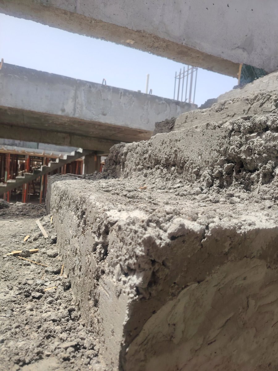 ebf2d353fc99476's tweet photo. @innovest_sa هذي شكوتي ع صبة الدرج 

وابشرك تجاوبة معنى شركة انوفست وحلة الموضوع 

قبل وبعد 

لكن الله يعوضنا خير ويكون بعون من تضرر بسبب هذا المطور https://t.co/3SwAmMviEj