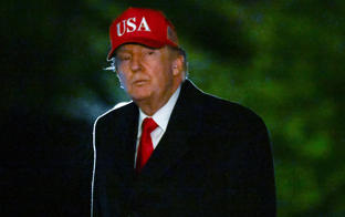 Trump set for fresh humiliation at event he boycotted for years msn.com/en-us/news/pol… Trump may be in for another rough night at the White House Correspondents Association dinner.

The president will attend the event later this month, ending his 15-year boycott, only to witness