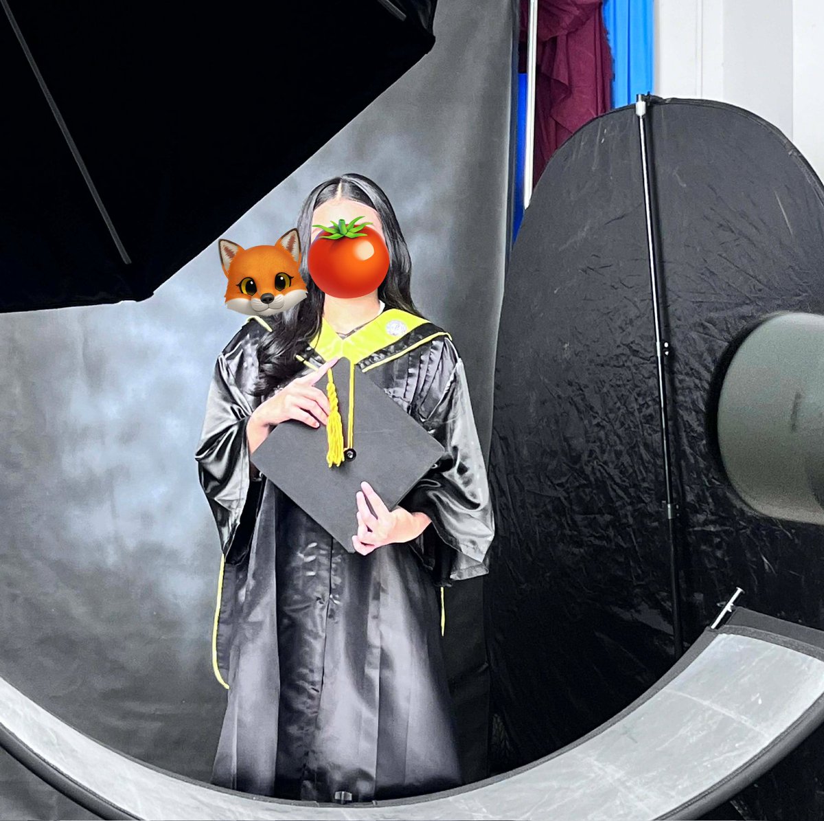 riu • forcebook LOL fanfest!!🦊🍅 tweet media