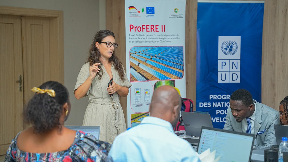 pnudcotedivoire's tweet photo. #ActionClimatCI | 𝗖𝗟𝗜𝗠𝗔𝗧 : 𝗣𝗥𝗢𝗧𝗘́𝗚𝗘𝗥 𝗗𝗘𝗠𝗔𝗜𝗡
37 000 000T de CO₂ à réduire d'ici 2030. Un engagement fort — mais sans plan, c'est une promesse.
À Grand-Bassam, 3 jours pour changer cela : aligner ambitions climatiques, politiques & financements.
#CDN30 https://t.co/gAU0wQgI9Z