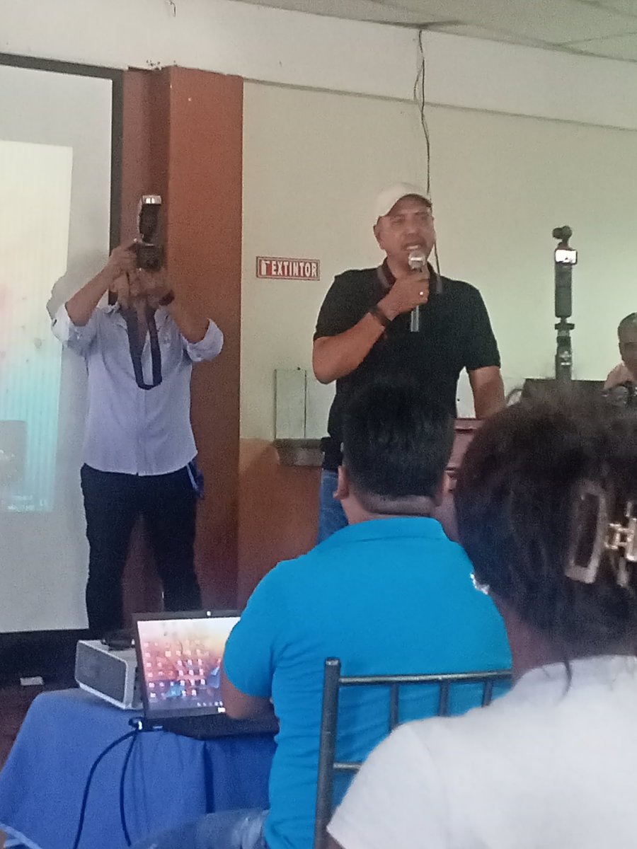 TeodoraLibia's tweet photo. Asamblea de transición de la Dirección Provincial de Esmeraldas. Un nuevo momento para @RC5Oficial, cada día más fortalecida y numerosa. Participaremos en las seccionales, aunque el gobierno nacional nos siga poniendo trabas, porque contamos con la voluntad popular https://t.co/wfInwgzBkt