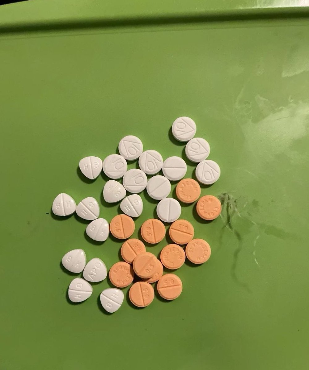 XmithM92637's tweet photo. #drugstwt #yeyo and #bars #drugtwt https://t.co/aoYiVAtSaX