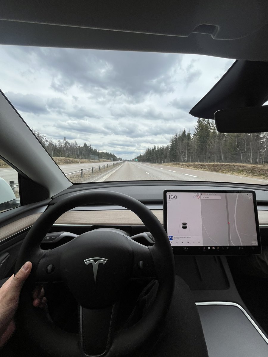 Manharöppnishmig tweet media