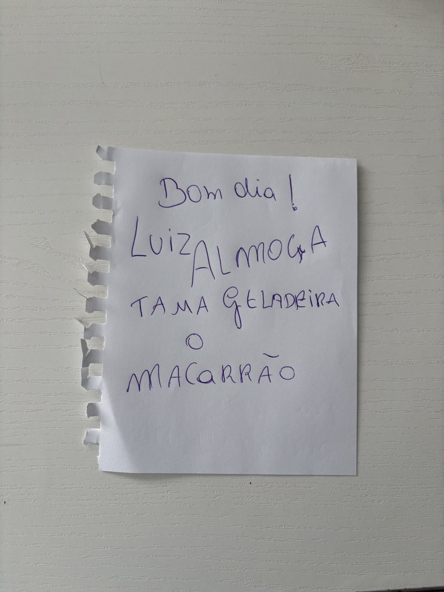 meu melhor amigo que mora em sp tá passando um tempo aqui em casa aí hoje eu acordei e me deparei com isso aqui que a minha mãe deixou pra ELE: