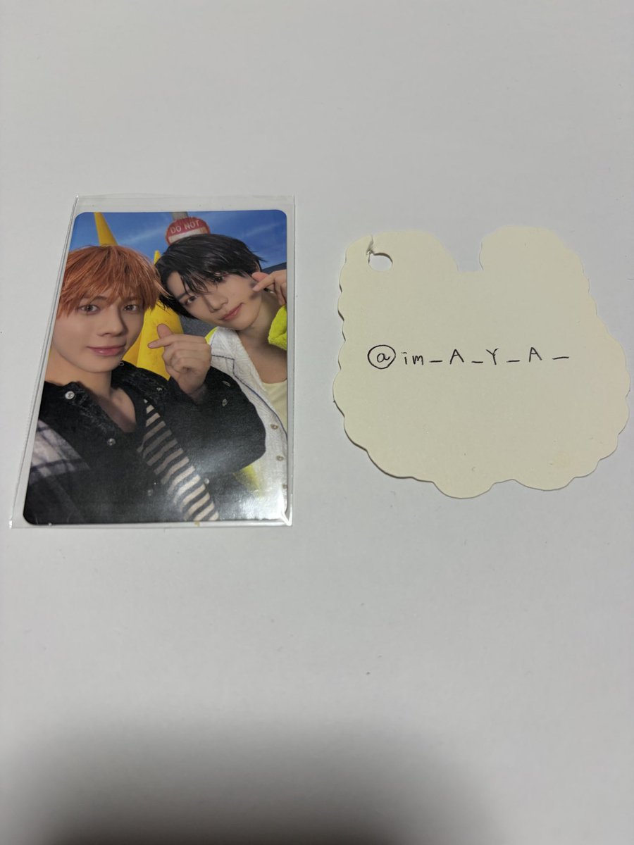 im__A__Y__A__'s tweet photo. @en_hlol5 お久しぶりです🙇🏻‍♀️🤍
画像のテヒョン＆ボムギュとヨンジュン＆スビンを交換いただくことは可能でしょうか？
ご検討の程よろしくお願いいたします🙇🏻‍♀️ https://t.co/0SwmiFR3c7